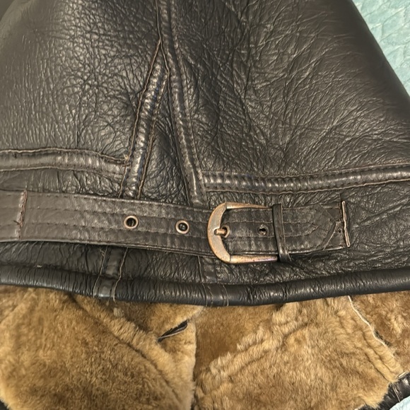 Men’s Leather and Real Sheepskin Coat - Picture 8 of 9